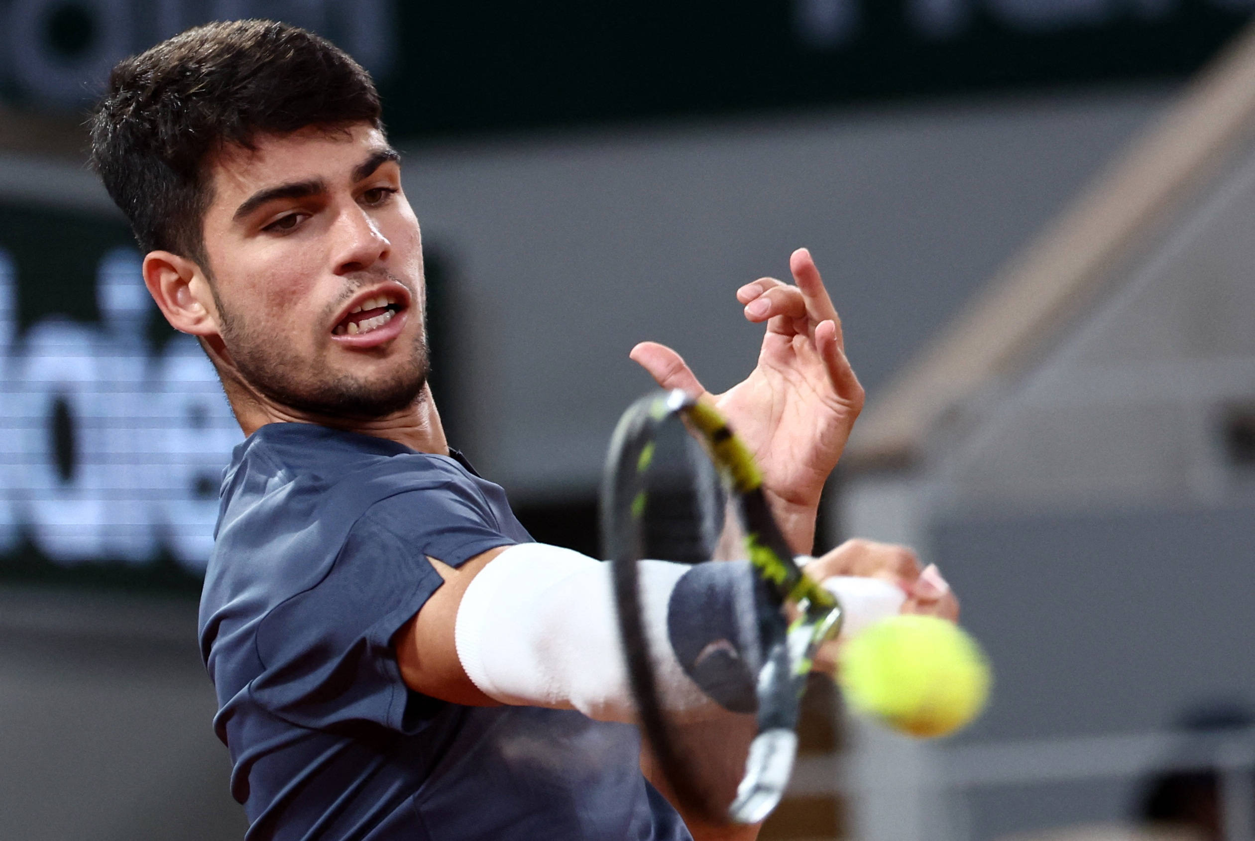 以新秀身份 以新秀身份