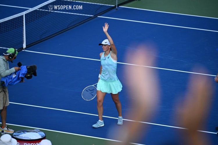 同样重要的 同样重要的